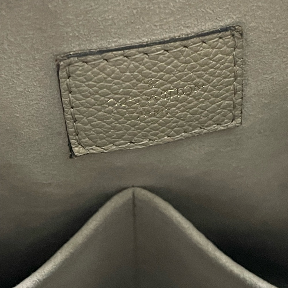Louis Vuitton Maida Hobo Authentic - Picture 13 of 15